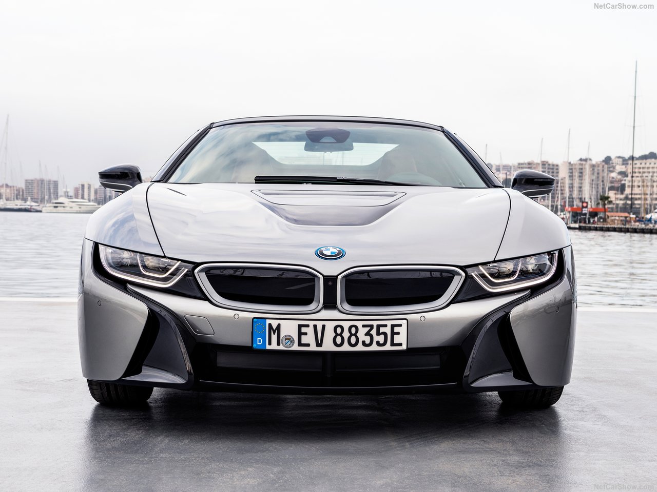 BMW'nin hibrit canavarı: 2019 BMW i8 Roadster