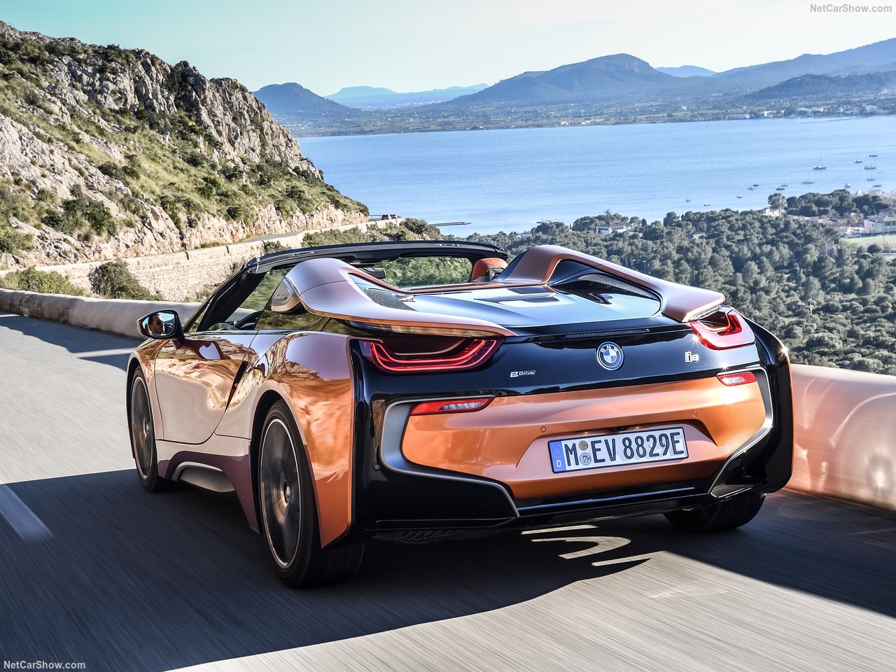 BMW'nin hibrit canavarı: 2019 BMW i8 Roadster