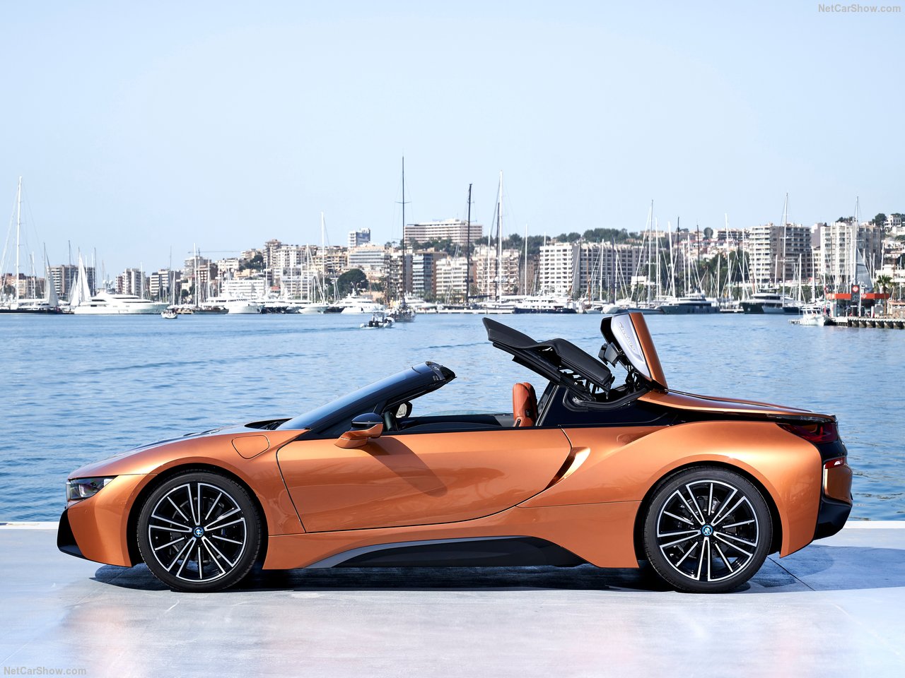 BMW'nin hibrit canavarı: 2019 BMW i8 Roadster