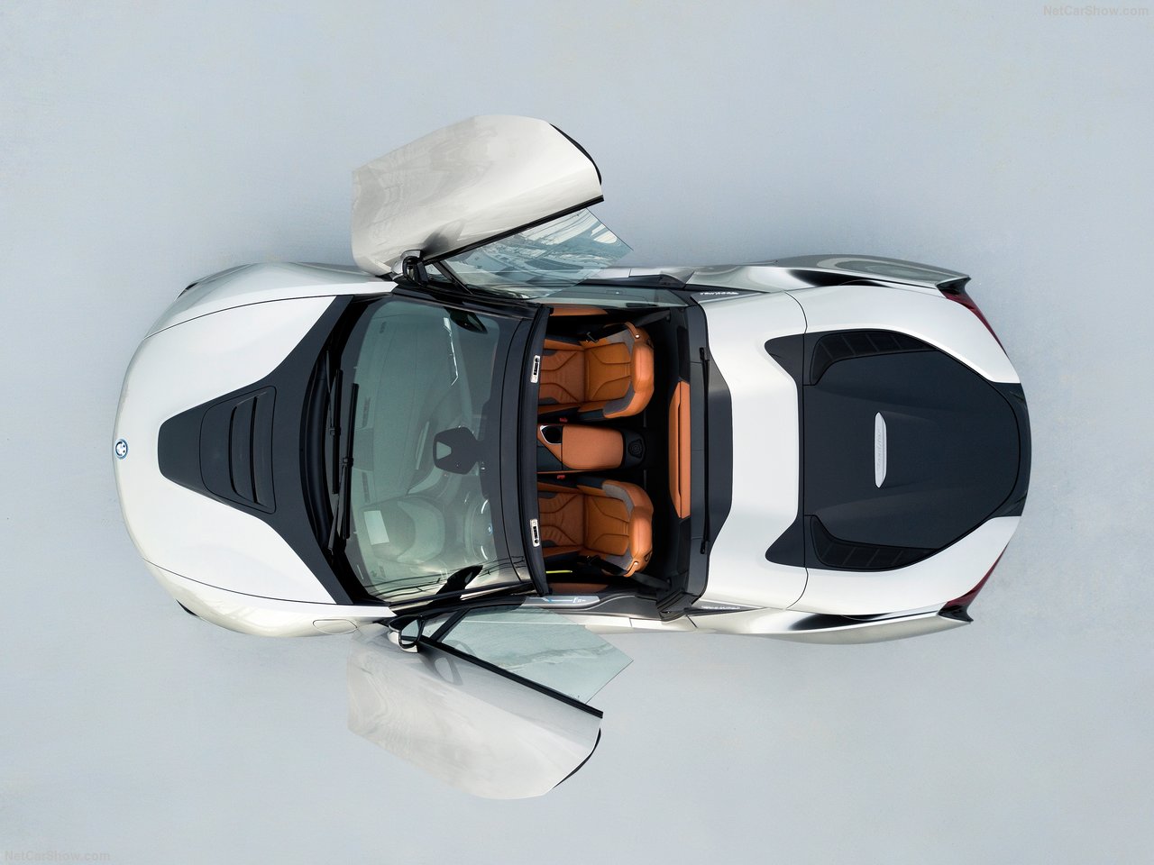 BMW'nin hibrit canavarı: 2019 BMW i8 Roadster