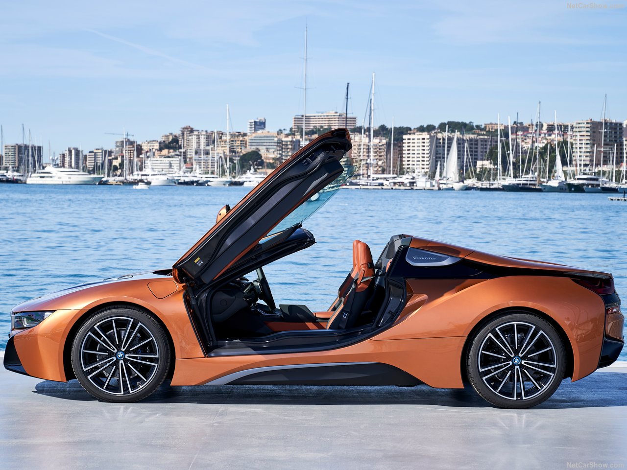 BMW'nin hibrit canavarı: 2019 BMW i8 Roadster