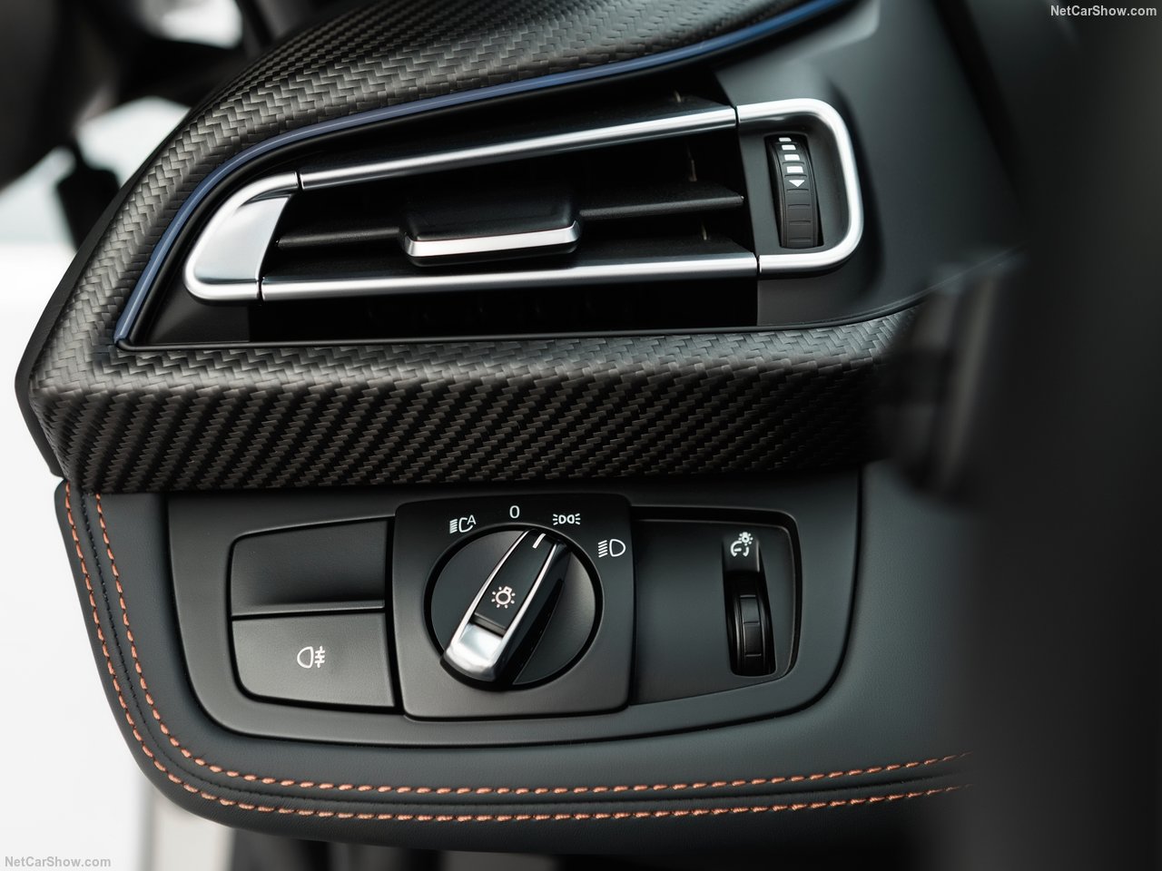 BMW'nin hibrit canavarı: 2019 BMW i8 Roadster