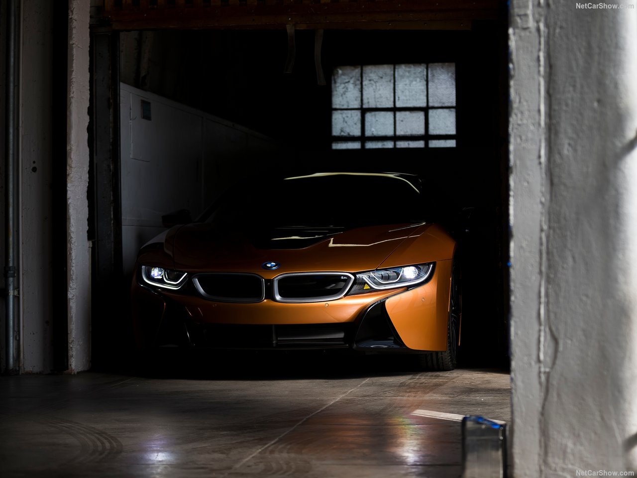 BMW'nin hibrit canavarı: 2019 BMW i8 Roadster