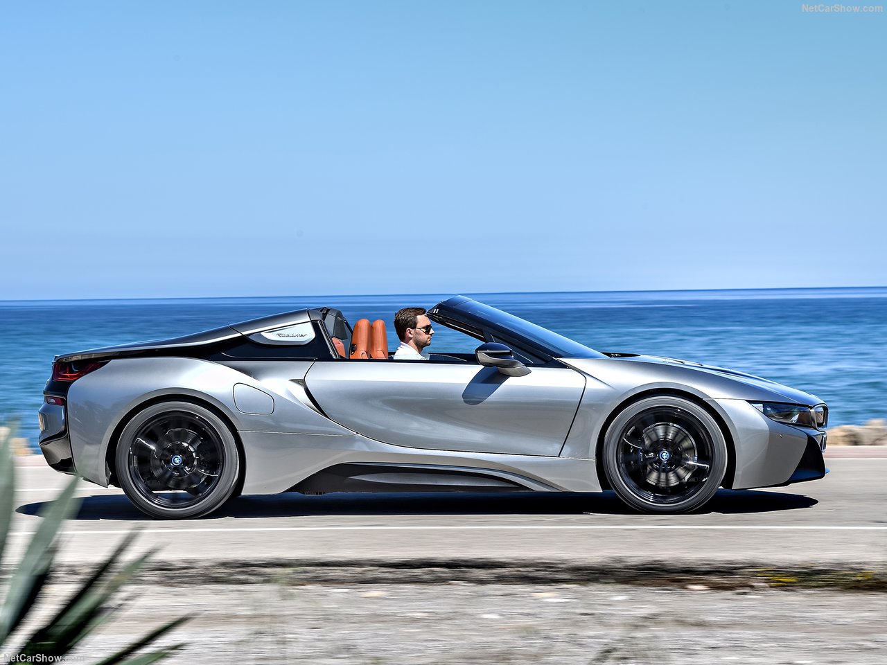 BMW'nin hibrit canavarı: 2019 BMW i8 Roadster