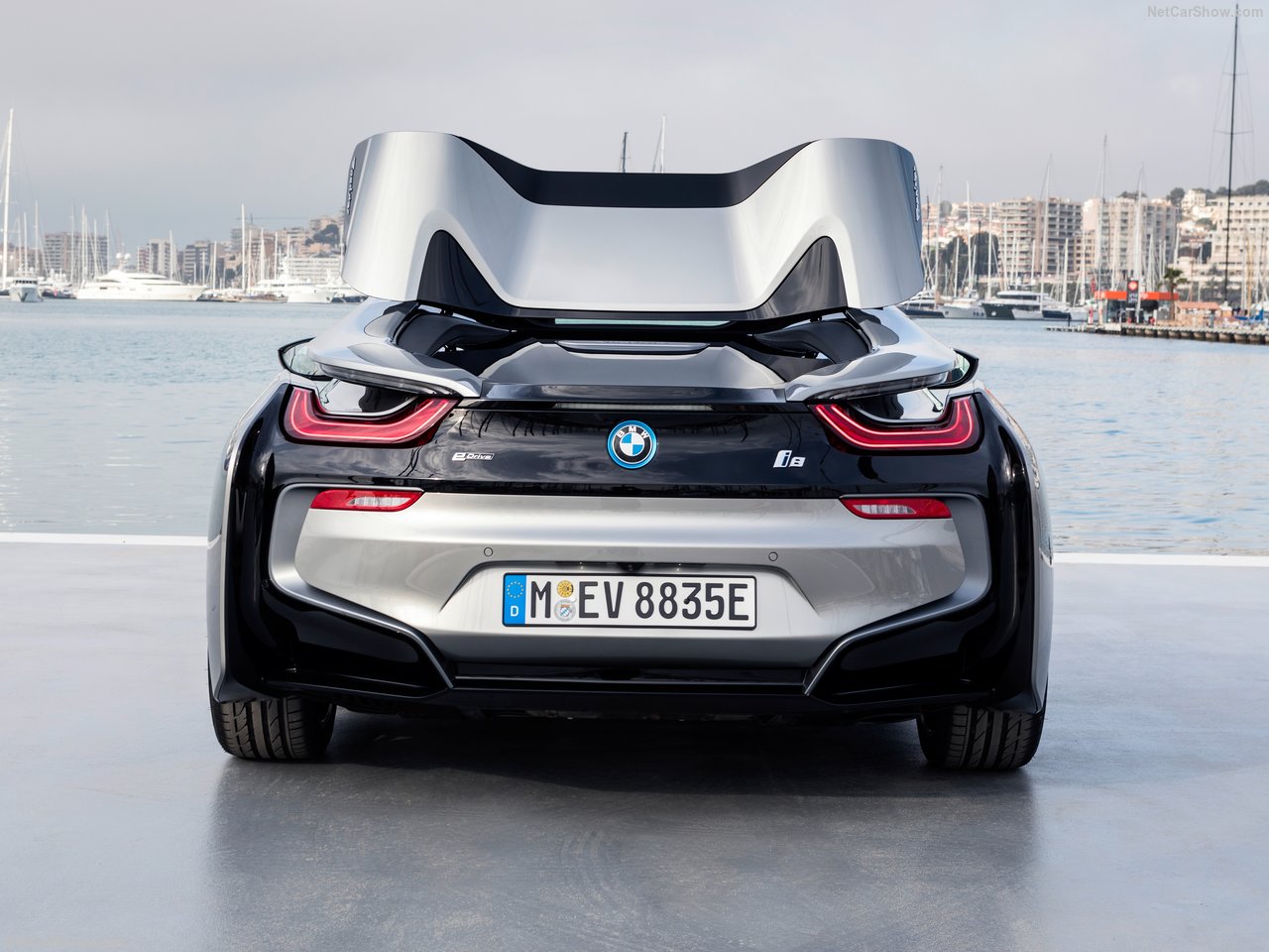 BMW'nin hibrit canavarı: 2019 BMW i8 Roadster