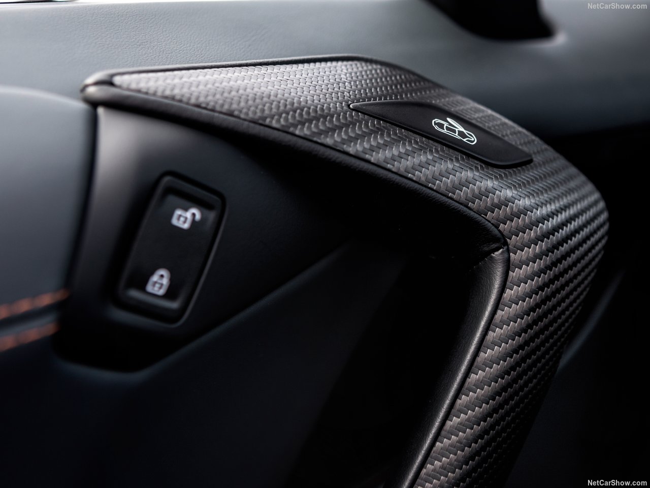 BMW'nin hibrit canavarı: 2019 BMW i8 Roadster