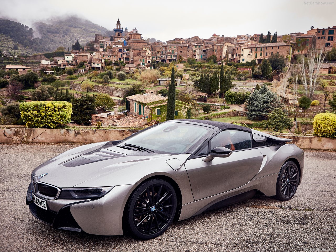 BMW'nin hibrit canavarı: 2019 BMW i8 Roadster