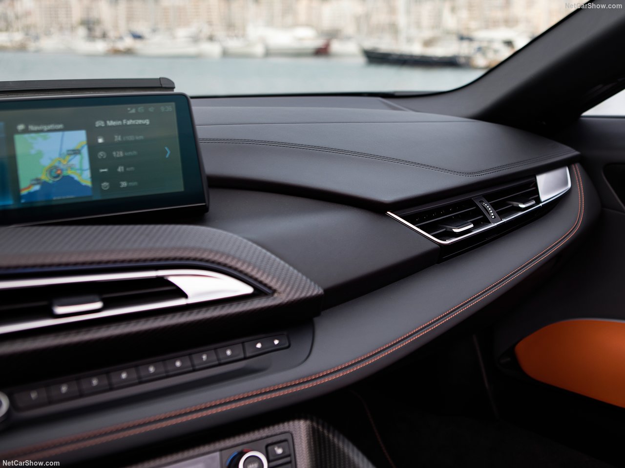 BMW'nin hibrit canavarı: 2019 BMW i8 Roadster