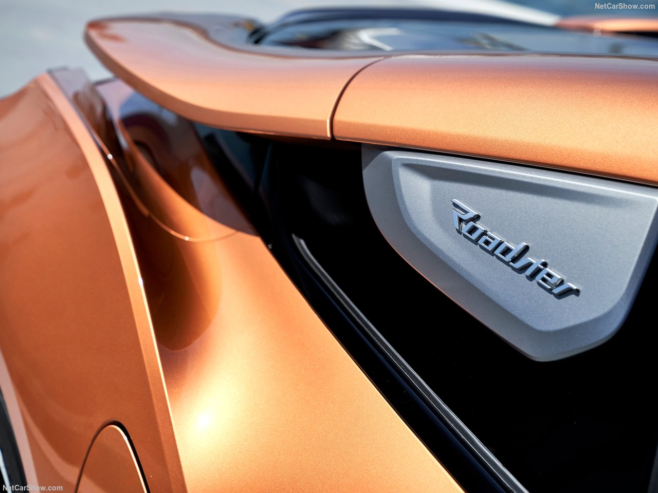 BMW'nin hibrit canavarı: 2019 BMW i8 Roadster