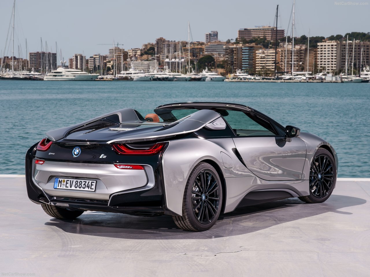 BMW'nin hibrit canavarı: 2019 BMW i8 Roadster