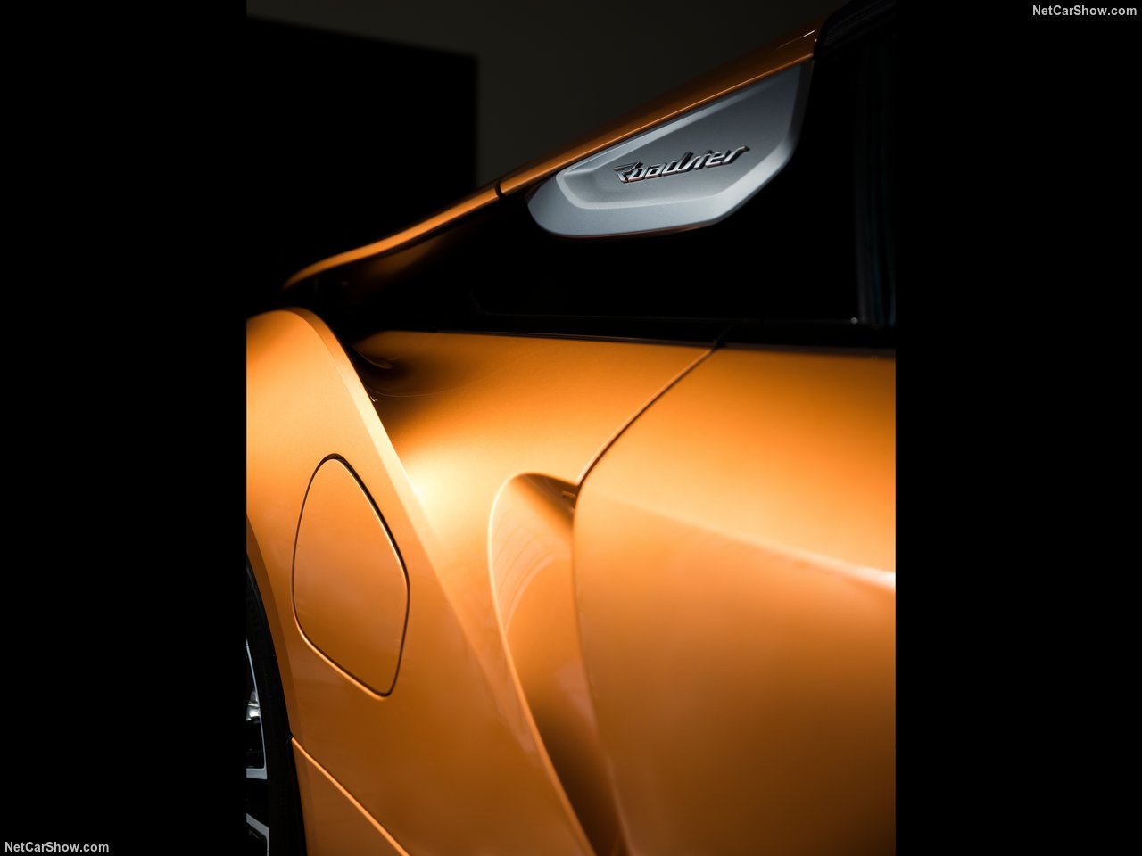 BMW'nin hibrit canavarı: 2019 BMW i8 Roadster