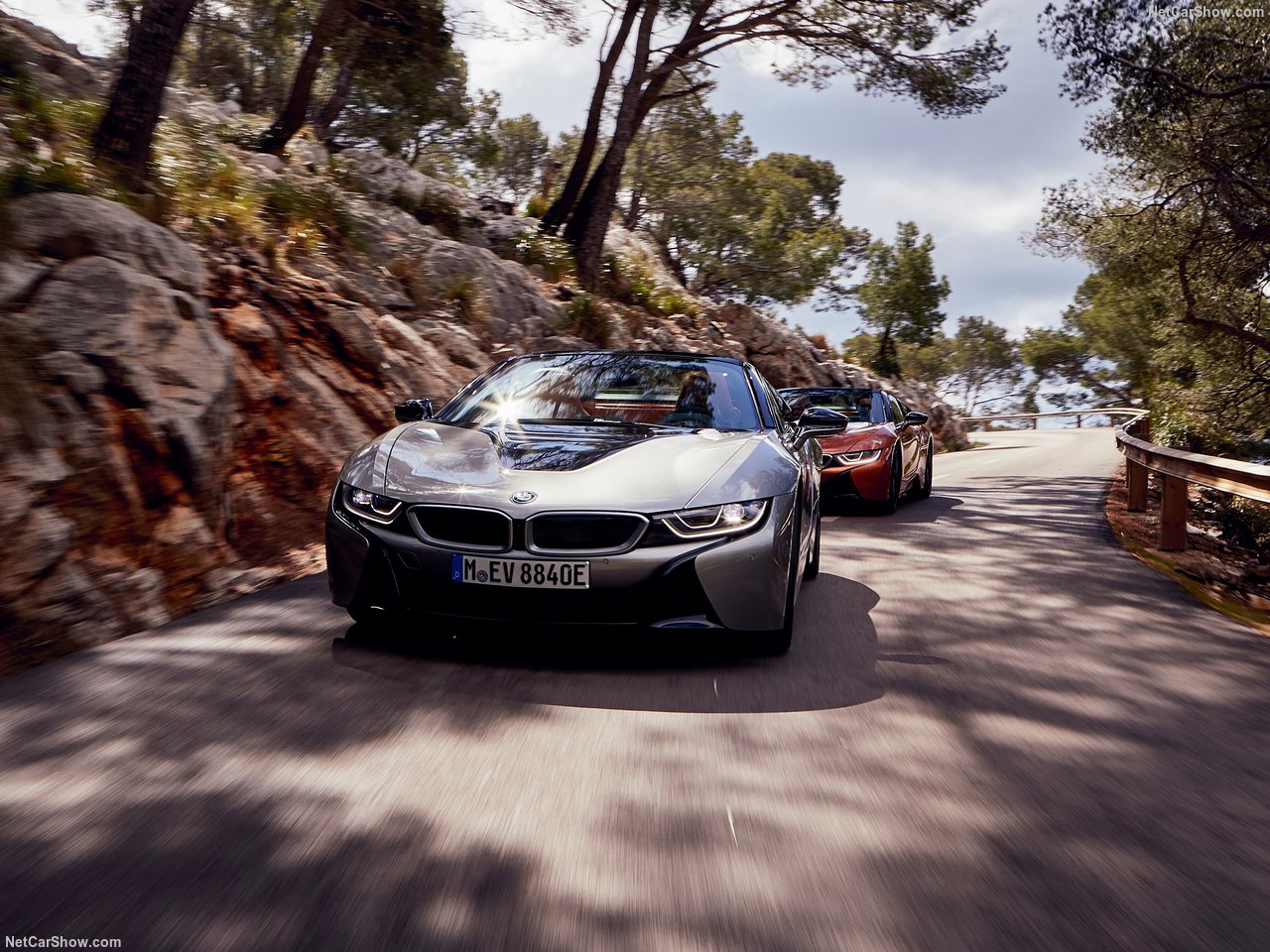 BMW'nin hibrit canavarı: 2019 BMW i8 Roadster