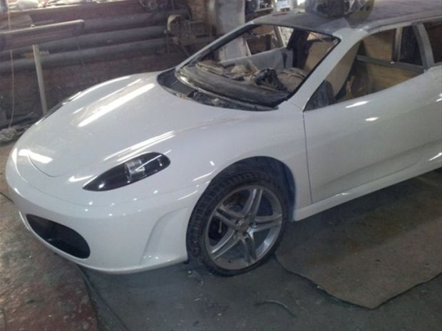 Eski otomobili limuzine çevirdi!