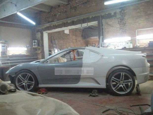 Eski otomobili limuzine çevirdi!