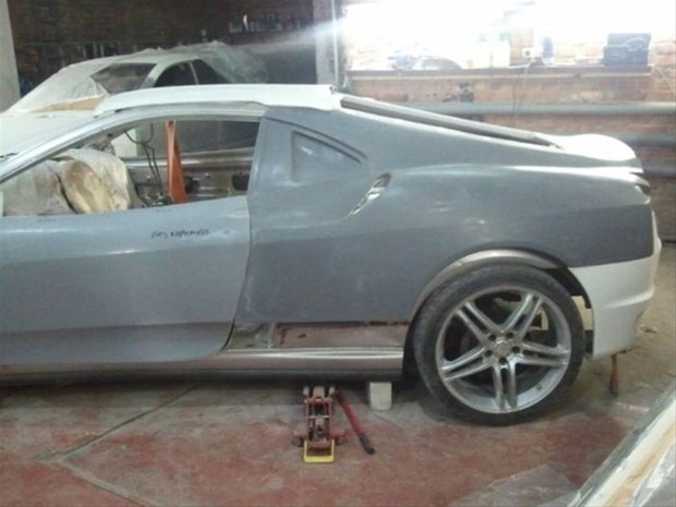 Eski otomobili limuzine çevirdi!