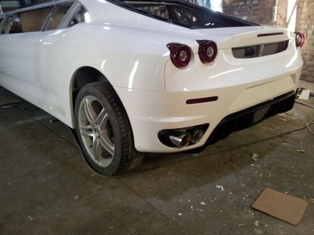 Eski otomobili limuzine çevirdi!