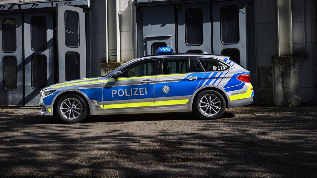 Dünyanın en pahalı ve en hızlı polis araçları!