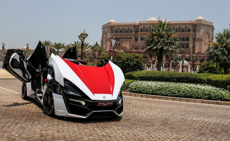 Dünyanın en pahalı ve en hızlı polis araçları!