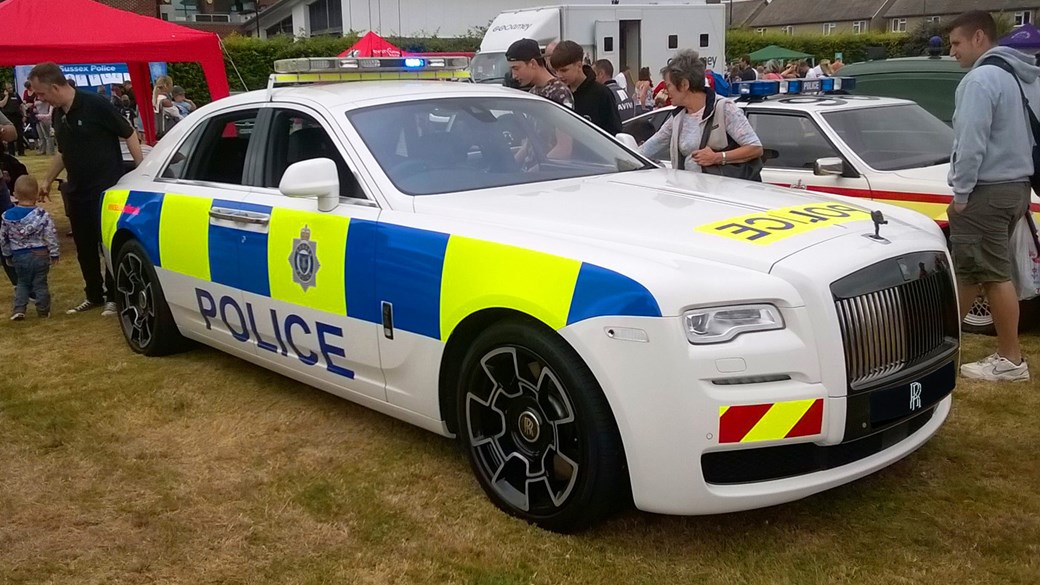 Dünyanın en pahalı ve en hızlı polis araçları!