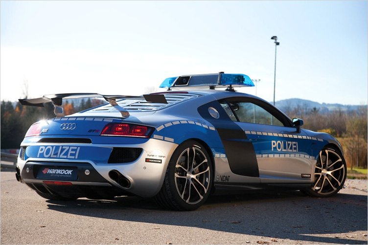 Dünyanın en pahalı ve en hızlı polis araçları!