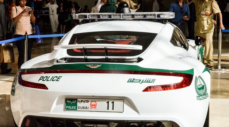 Dünyanın en pahalı ve en hızlı polis araçları!