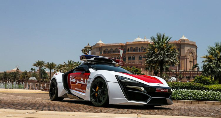 Dünyanın en pahalı ve en hızlı polis araçları!