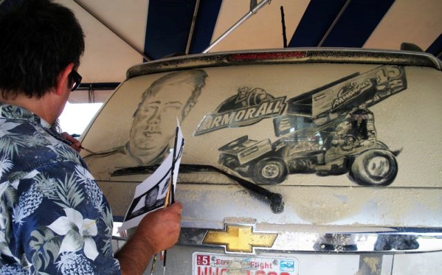 Kirli araçlar sanat eserine dönüştü