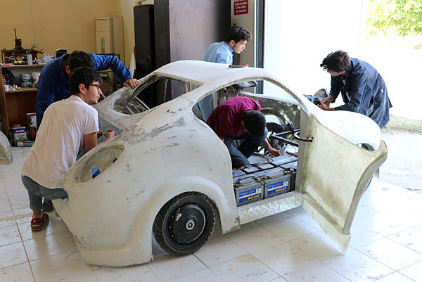 Üniversitelilerin el emeği göz nuru elektromobil: Ayvaz