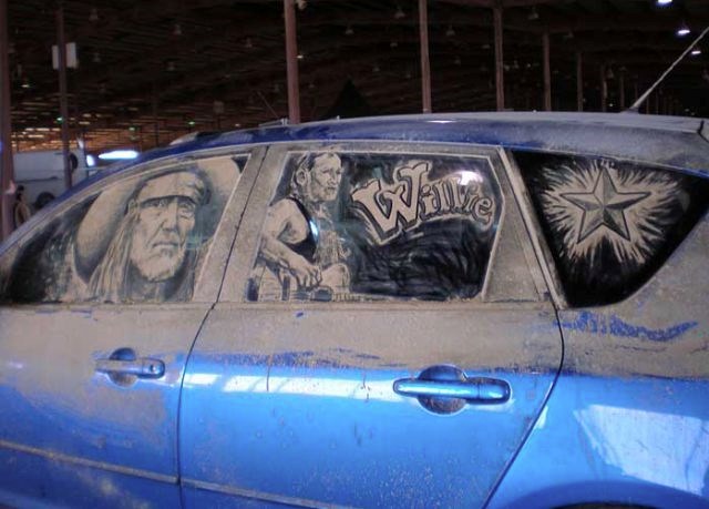 Kirli araçlar sanat eserine dönüştü