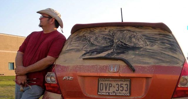 Kirli araçlar sanat eserine dönüştü