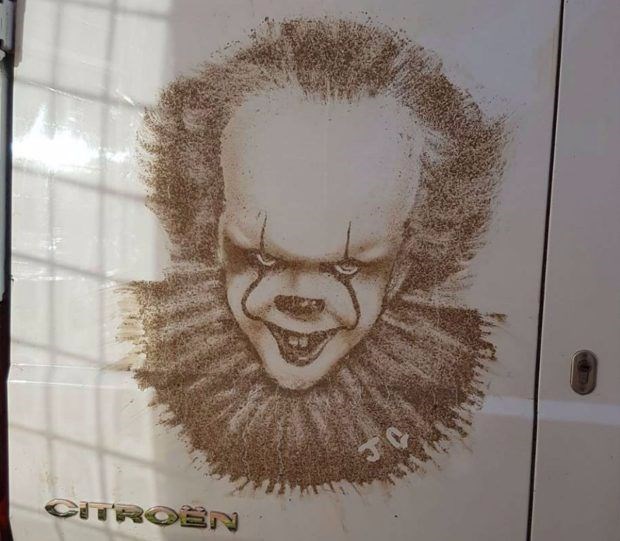 Kirli araçlar sanat eserine dönüştü