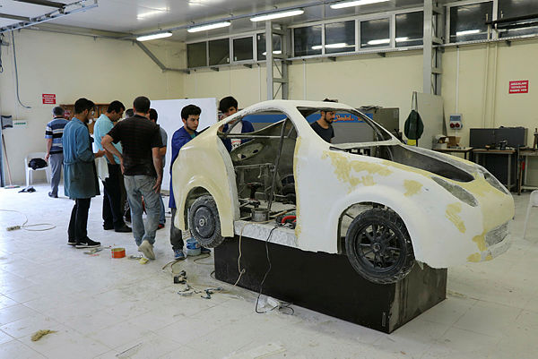 Üniversitelilerin el emeği göz nuru elektromobil: Ayvaz