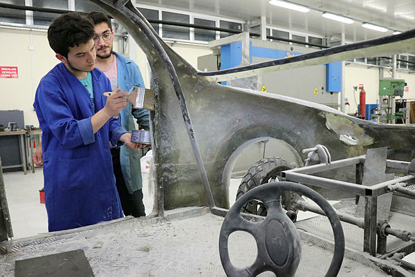 Üniversitelilerin el emeği göz nuru elektromobil: Ayvaz
