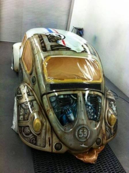 Sıra dışı boyalarıyla dikkat çeken lüks ve spor otomobiller