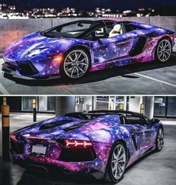 Sıra dışı boyalarıyla dikkat çeken lüks ve spor otomobiller