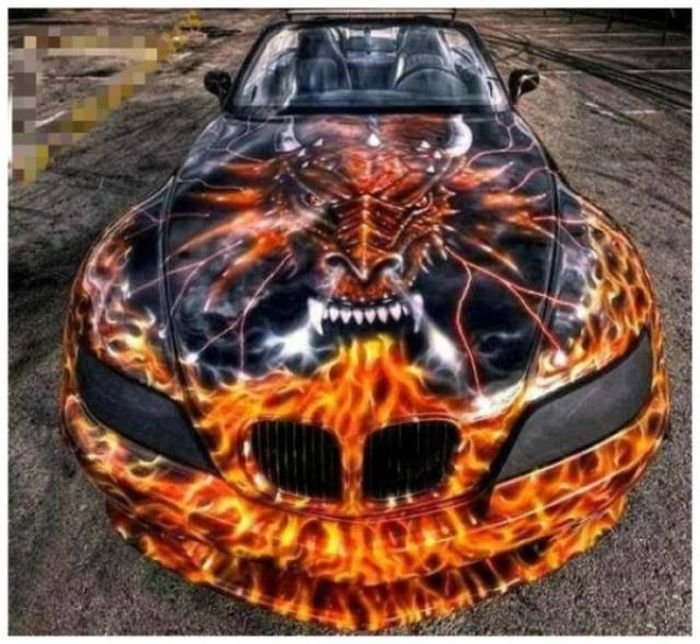 Sıra dışı boyalarıyla dikkat çeken lüks ve spor otomobiller