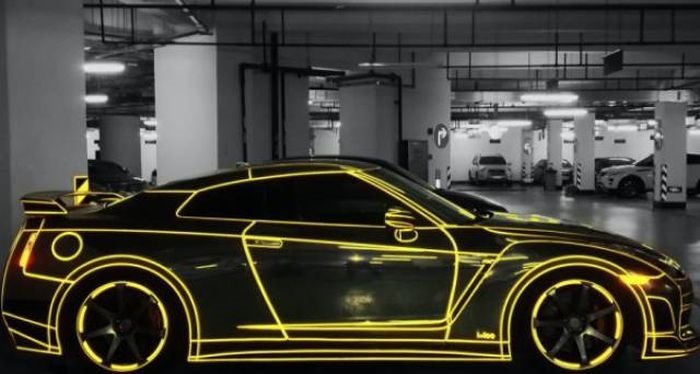 Sıra dışı boyalarıyla dikkat çeken lüks ve spor otomobiller