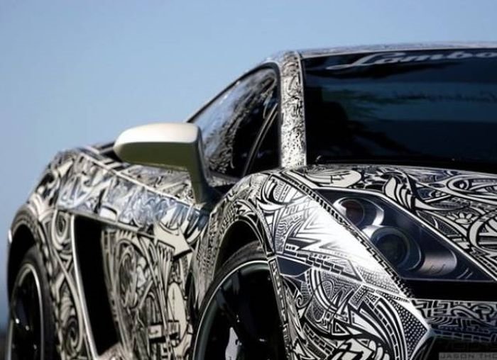 Sıra dışı boyalarıyla dikkat çeken lüks ve spor otomobiller