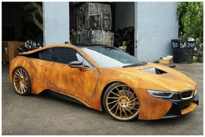 Sıra dışı boyalarıyla dikkat çeken lüks ve spor otomobiller