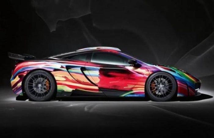 Sıra dışı boyalarıyla dikkat çeken lüks ve spor otomobiller