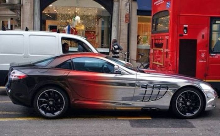 Sıra dışı boyalarıyla dikkat çeken lüks ve spor otomobiller