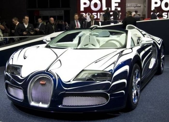 Sıra dışı boyalarıyla dikkat çeken lüks ve spor otomobiller