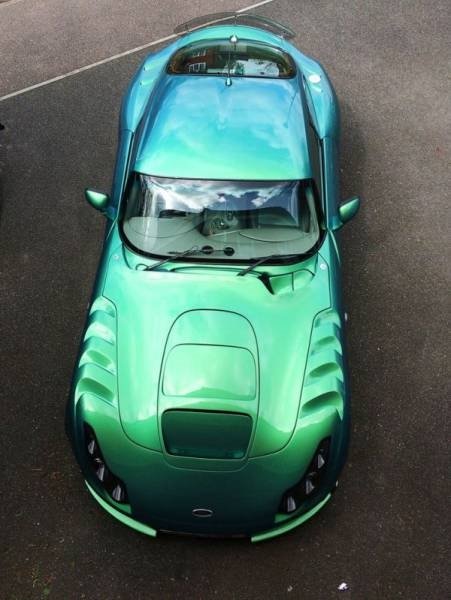 Sıra dışı boyalarıyla dikkat çeken lüks ve spor otomobiller