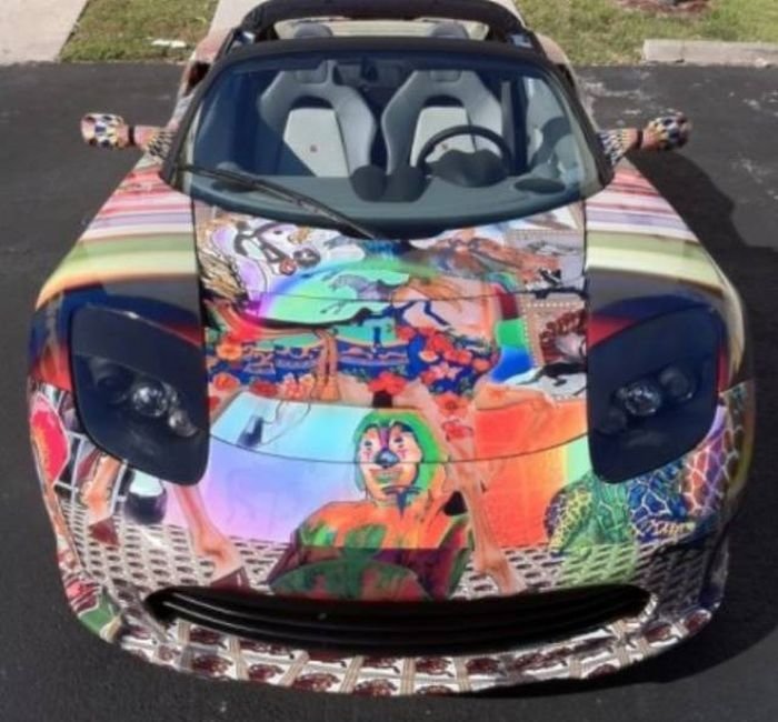 Sıra dışı boyalarıyla dikkat çeken lüks ve spor otomobiller