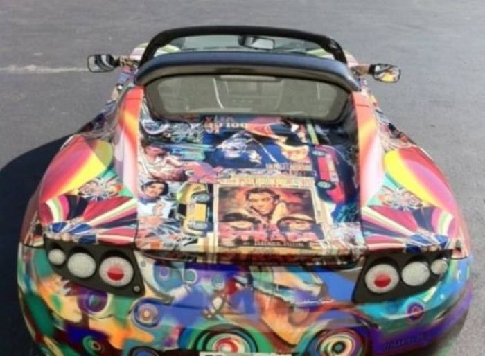 Sıra dışı boyalarıyla dikkat çeken lüks ve spor otomobiller