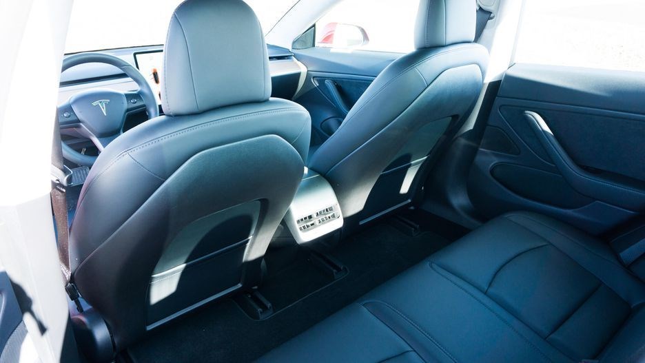 Tesla Model 3 takla attı 