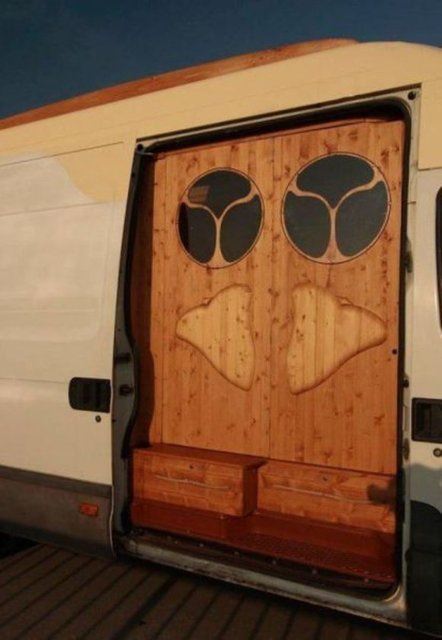 1975 model aracını yeniledi