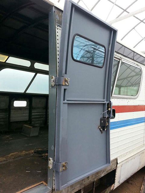 1975 model aracını yeniledi