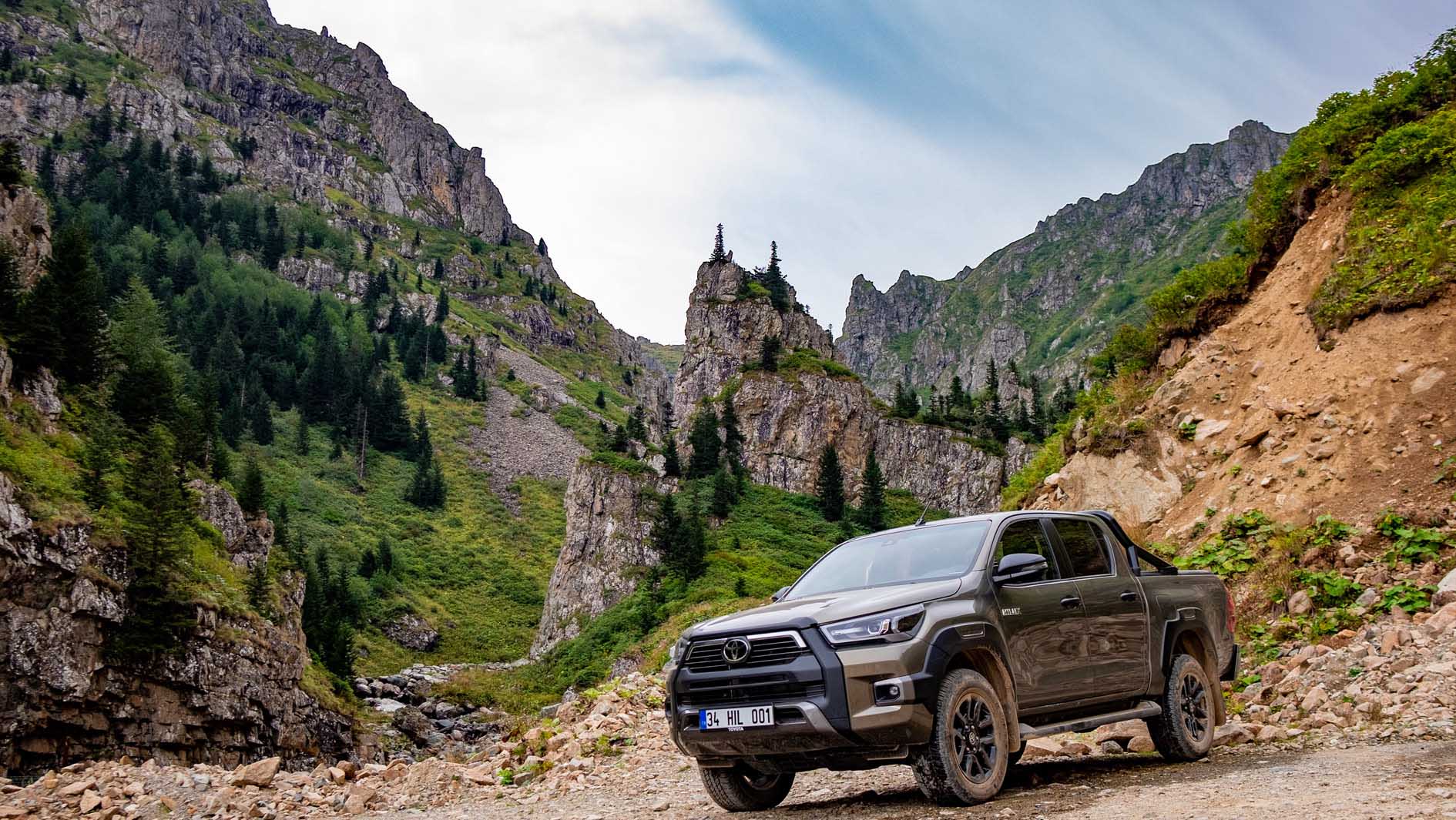 Toyota Hilux yenilendi