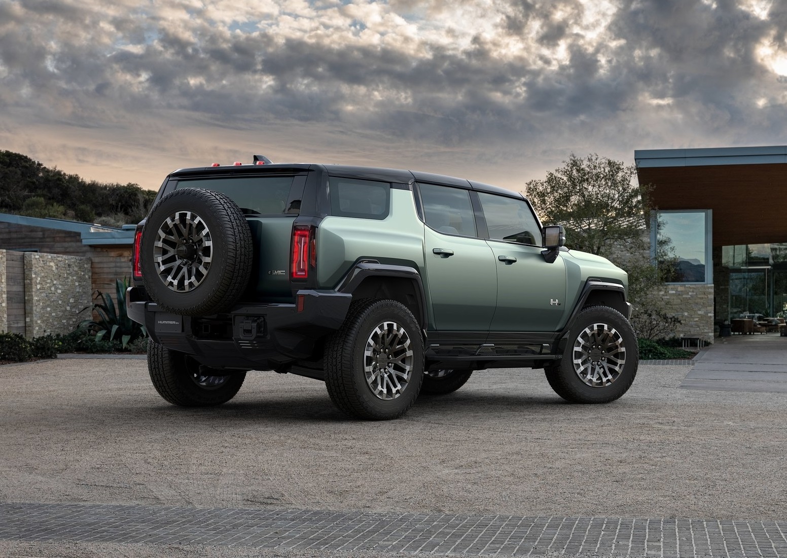 Hummer'ın SUV'u tanıtıldı